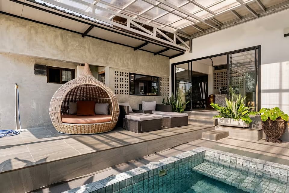 Four-Bedroom Hillside House with Sea View — Kata