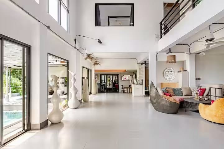 Four-Bedroom Hillside House with Sea View — Kata