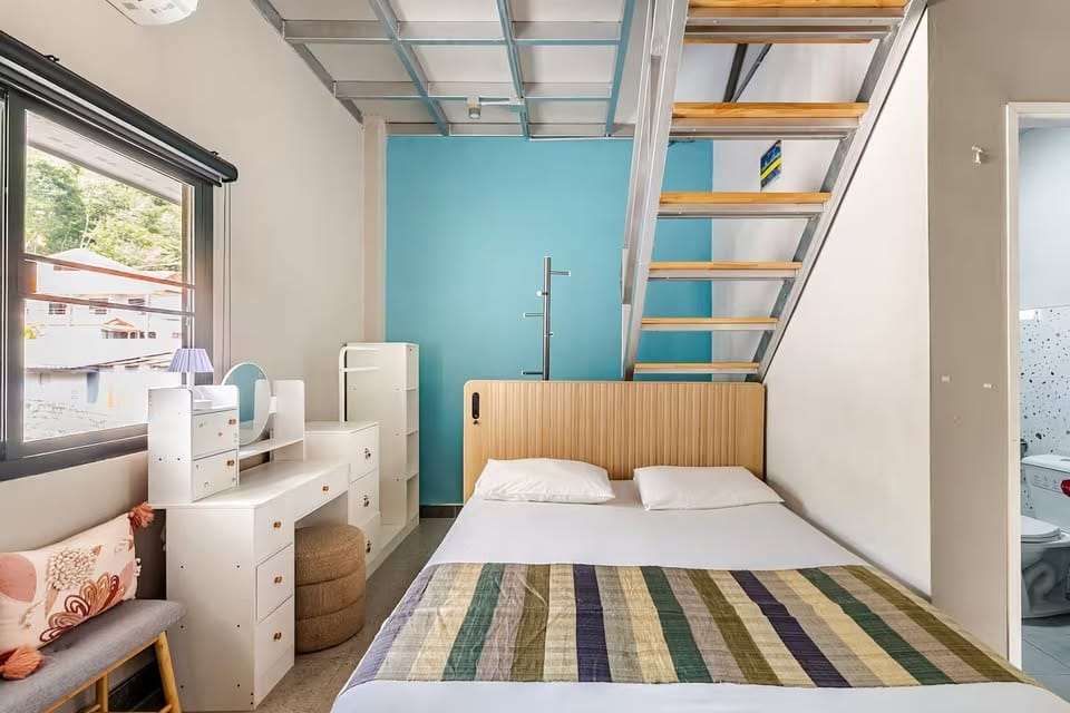 Four-Bedroom Hillside House with Sea View — Kata