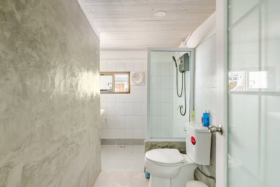 Four-Bedroom Hillside House with Sea View — Kata