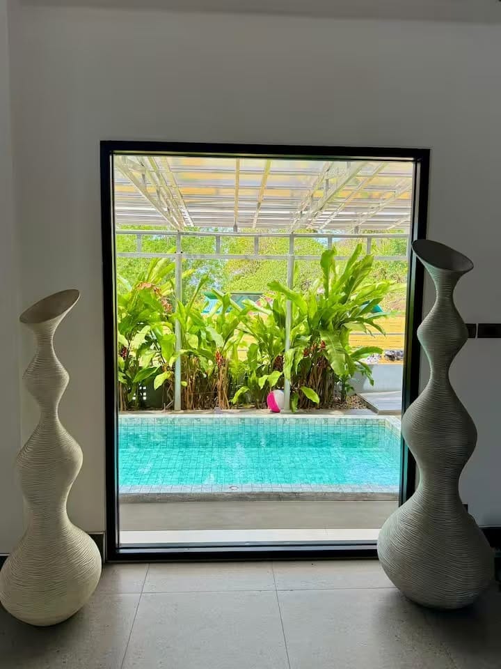 Four-Bedroom Hillside House with Sea View — Kata