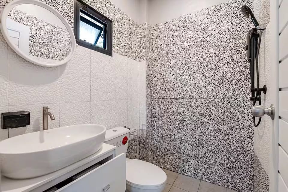 Four-Bedroom Hillside House with Sea View — Kata