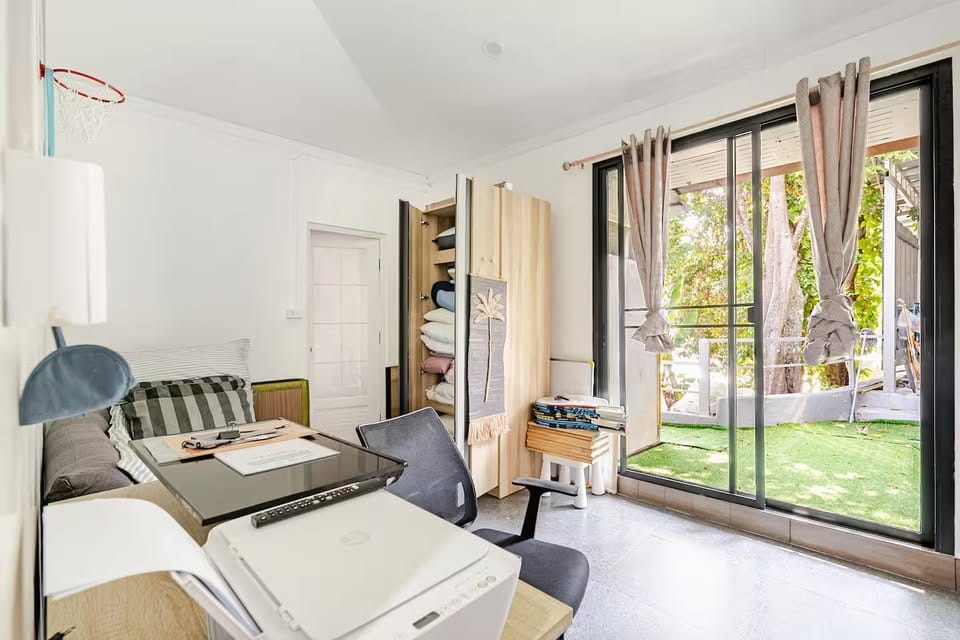 Four-Bedroom Hillside House with Sea View — Kata