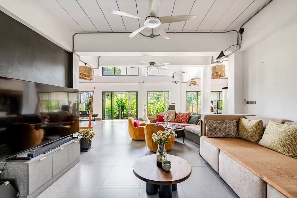 Four-Bedroom Hillside House with Sea View — Kata