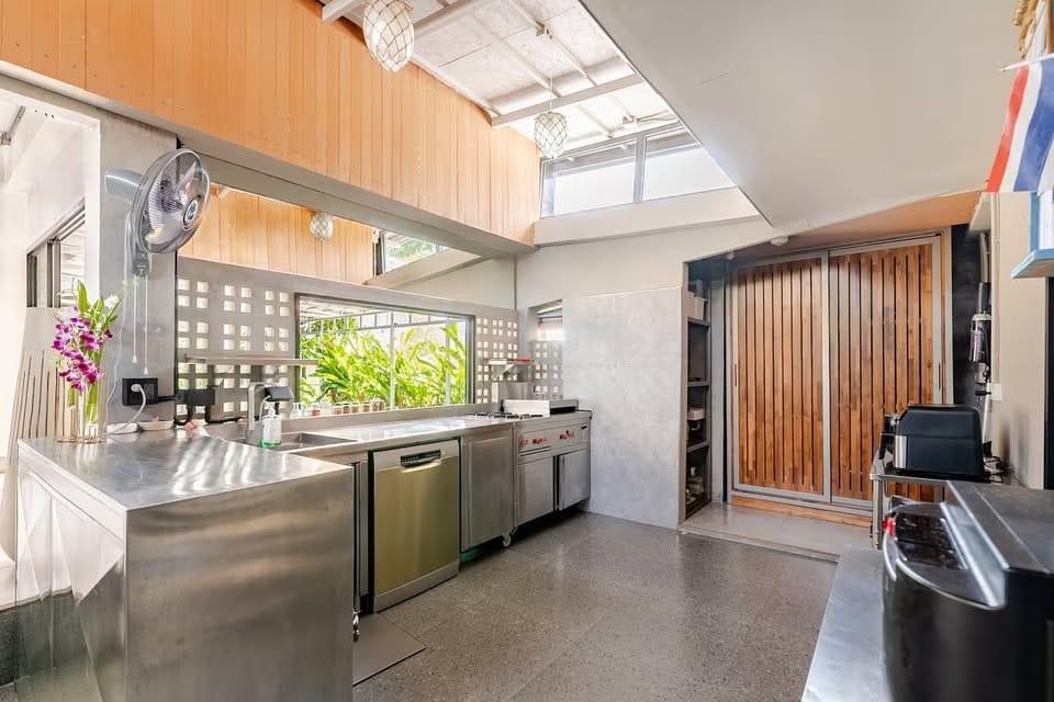 Four-Bedroom Hillside House with Sea View — Kata