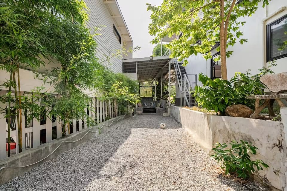 Four-Bedroom Hillside House with Sea View — Kata