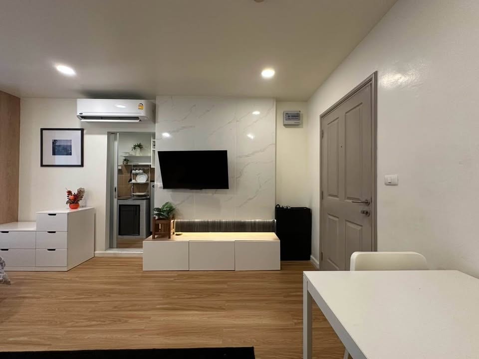 One-Bedroom Apartment with Pool View — D Condo Creek, Kathu 8