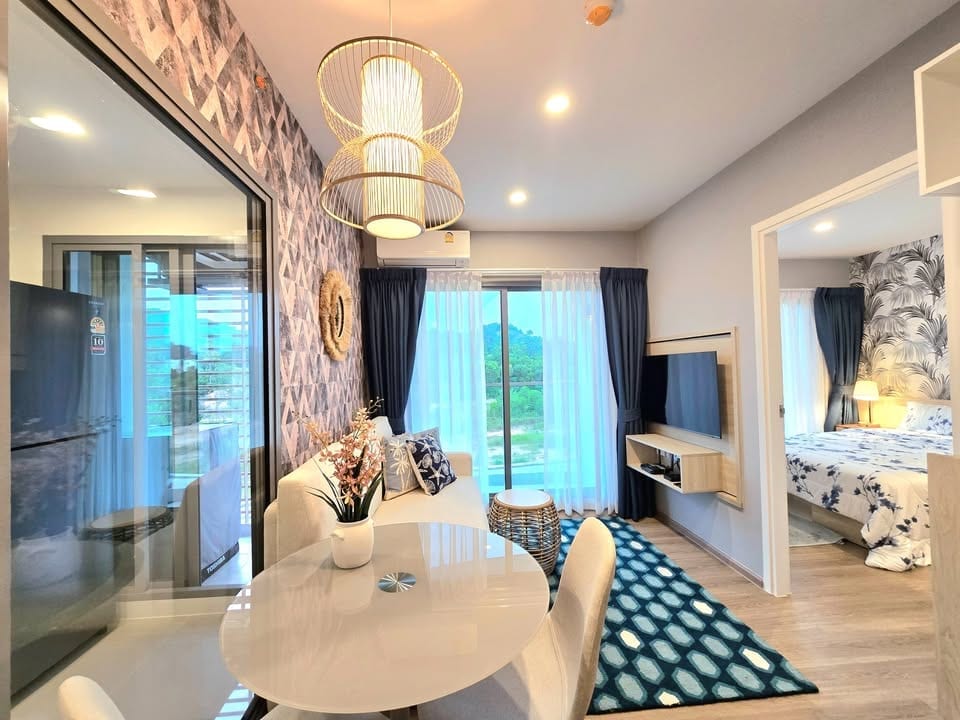 1-Bedroom Apartment with Pool and Hill View — Phyll, Kathu 12