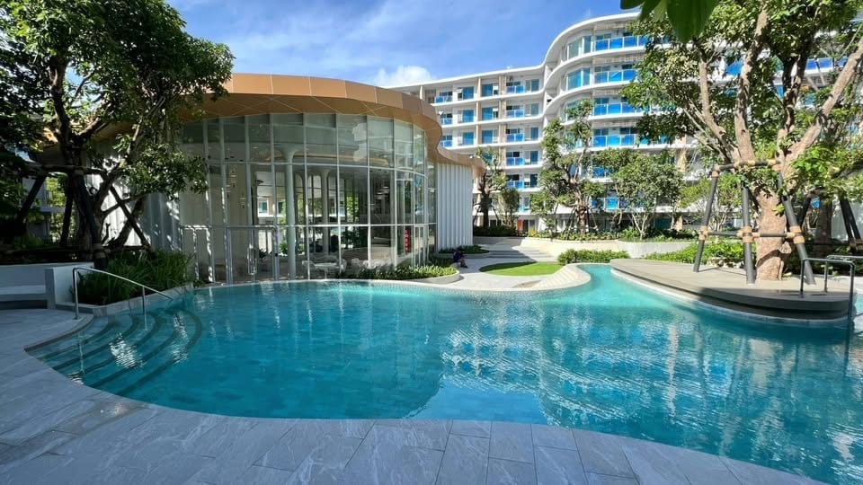 1-Bedroom Apartment with Pool and Hill View — Phyll, Kathu 4