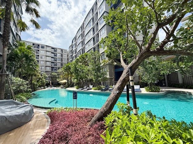 2-Bedroom Apartment with Pool View from Every Room — D Condo Reef, Kathu 2