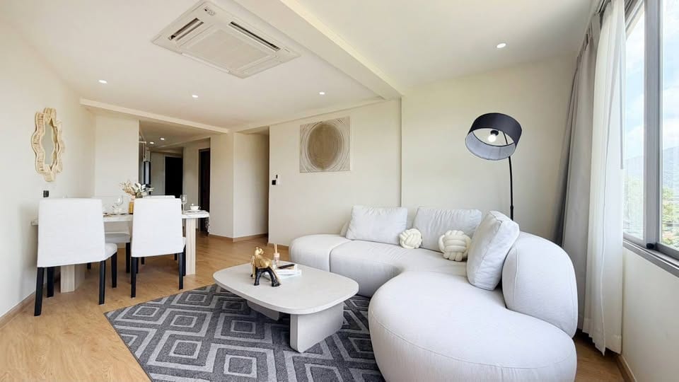 Renovated 2-Bedroom Apartment on the Golf Course — Kathu 13