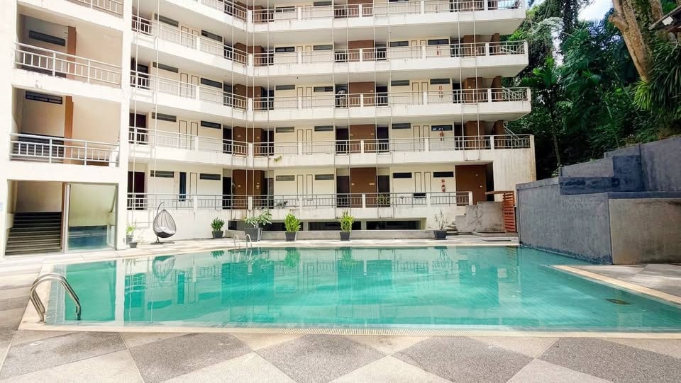Renovated 2-Bedroom Apartment on the Golf Course — Kathu 2