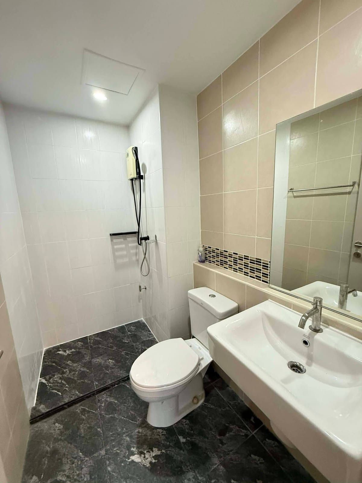 1-Bedroom Condominium for Rent in Kathu, Phuket — interior view