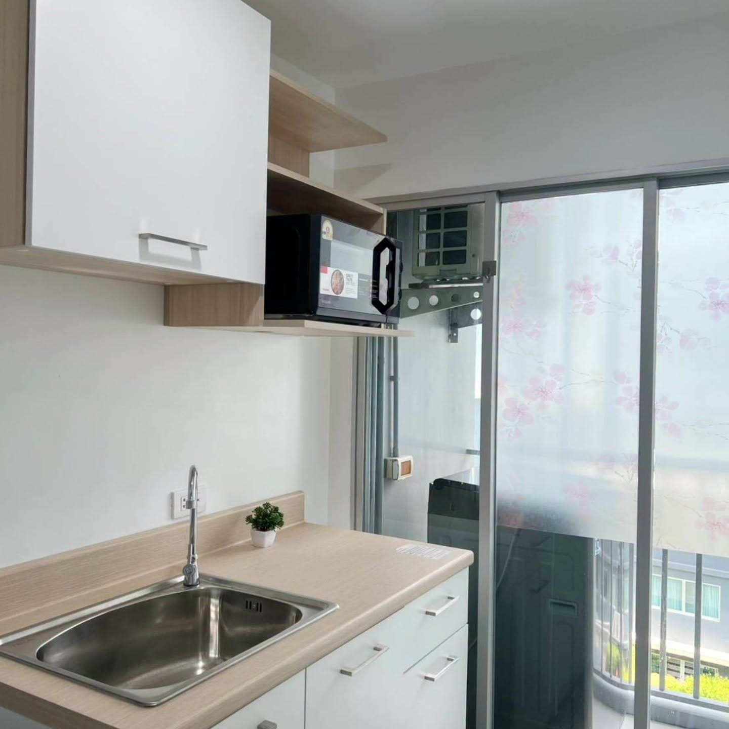 1-Bedroom Condominium for Sale in Kathu, Phuket — interior view