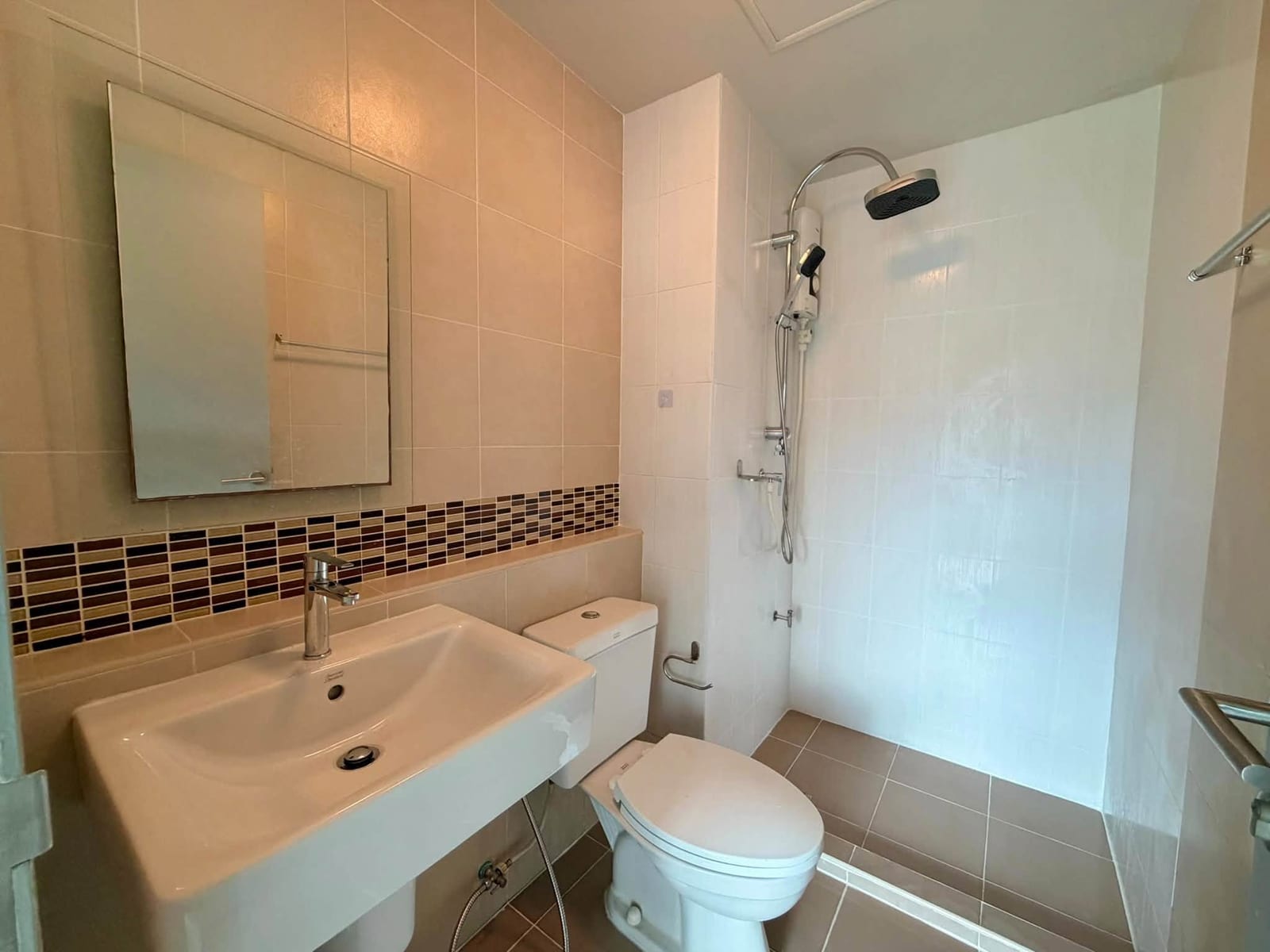 1-Bedroom Condo for Sale in Kathu, Phuket — interior view