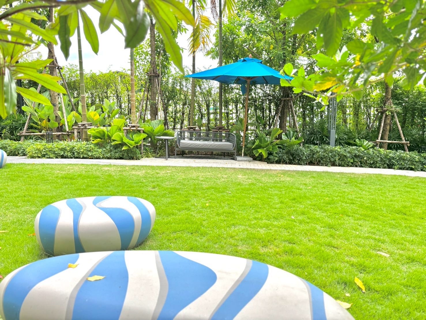 1-Bedroom Condo for Rent in Kathu, Phuket — pool view