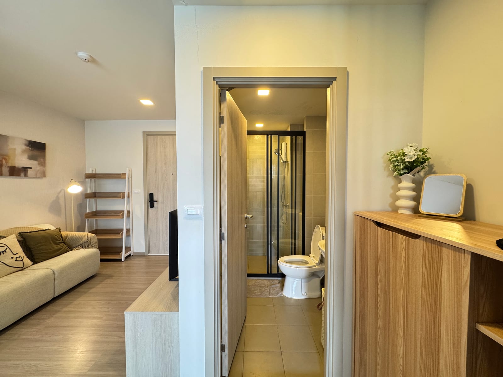 1-Bedroom Condo for Rent in Kathu, Phuket — interior view