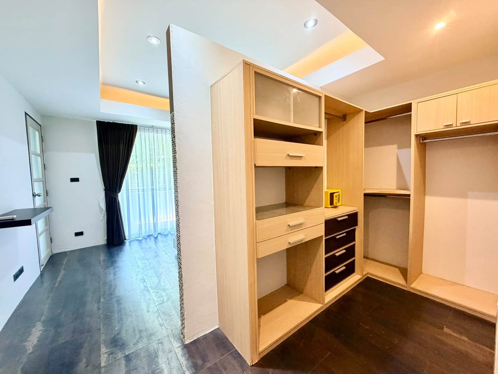 1-Bedroom Condominium for Rent in Kathu, Phuket — interior view