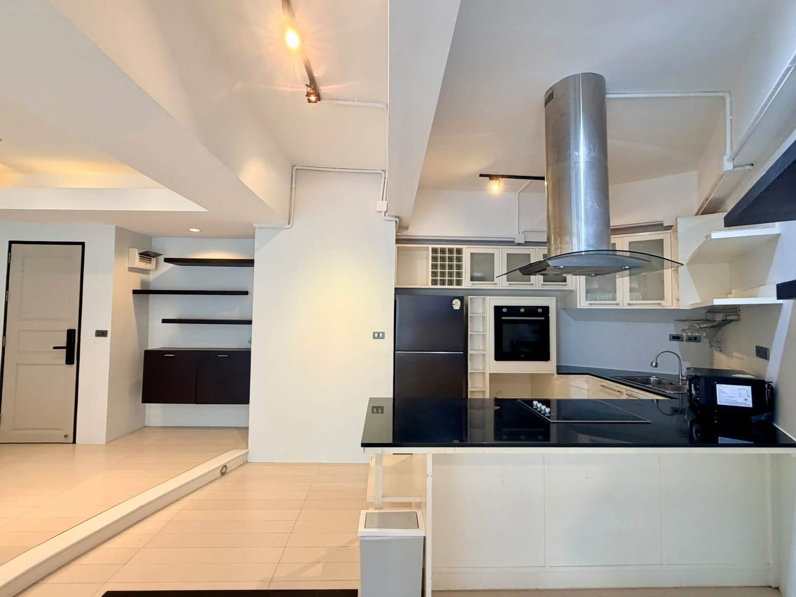 1-Bedroom Condominium for Rent in Kathu, Phuket — interior view