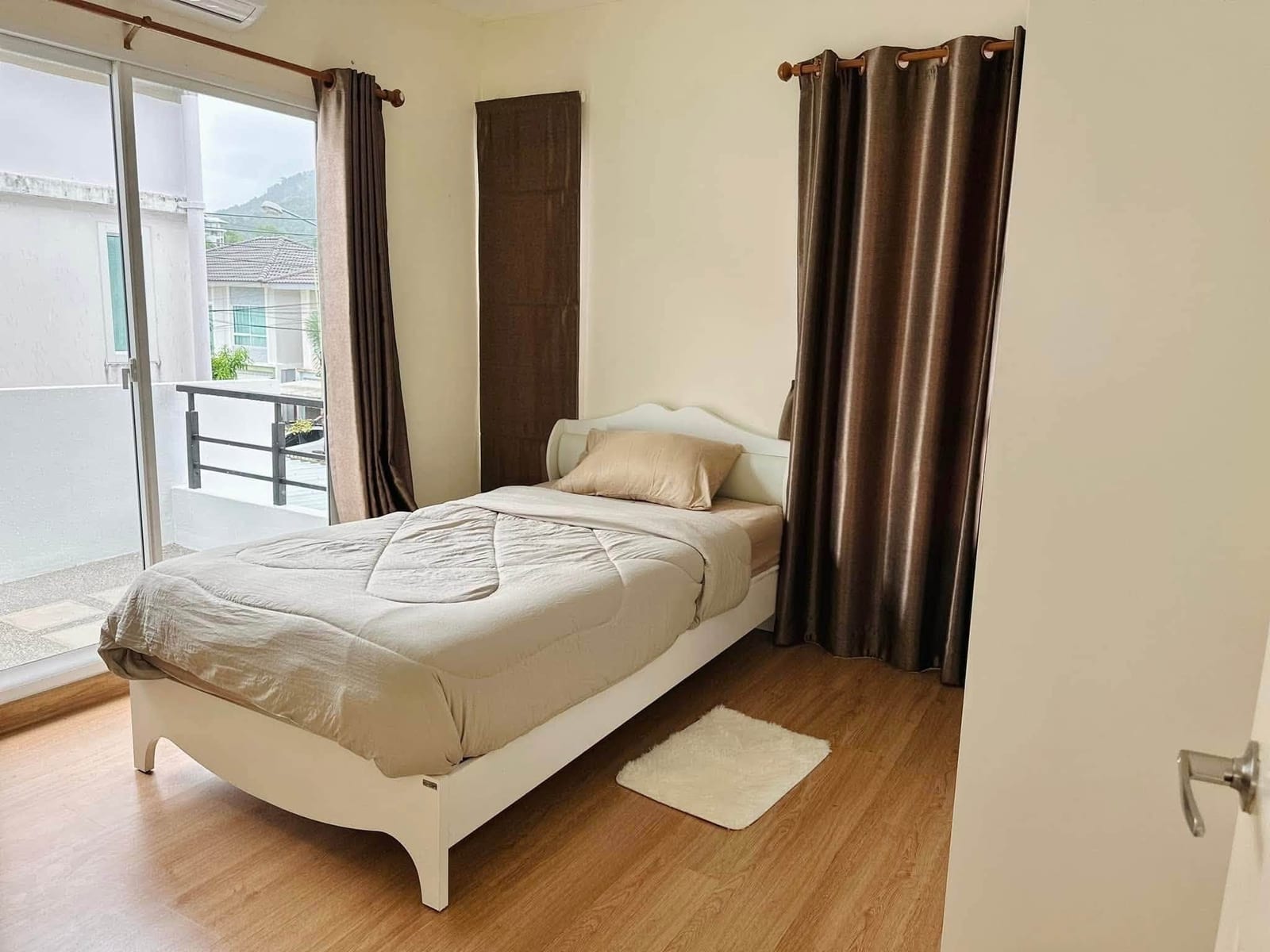 Four-Bedroom Family House — The Plant, Kathu 4