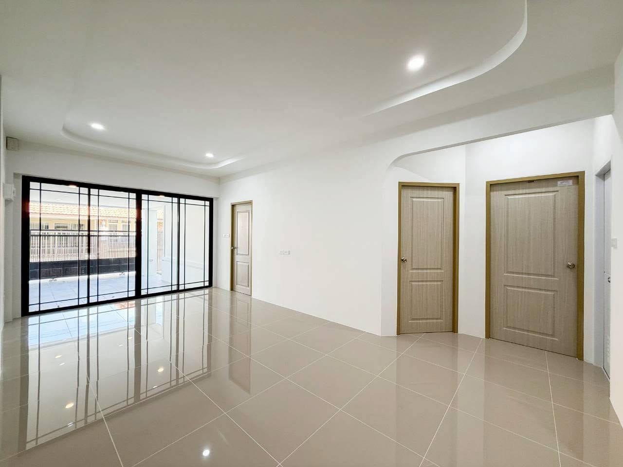 Renovated Three-Bedroom Semi-Detached House — Phuket Villa, Kathu