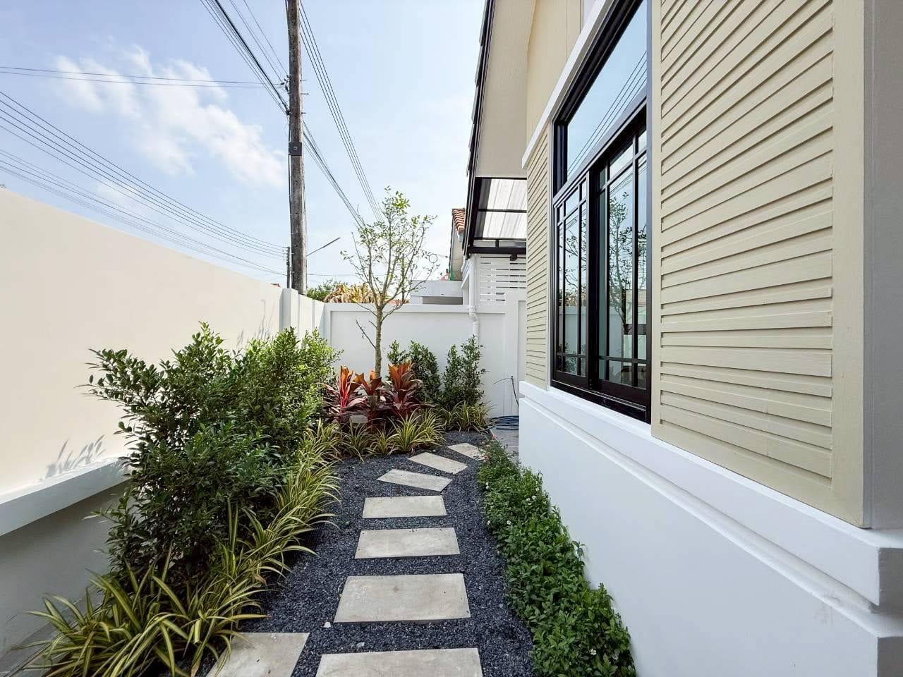 Renovated Three-Bedroom Semi-Detached House — Phuket Villa, Kathu