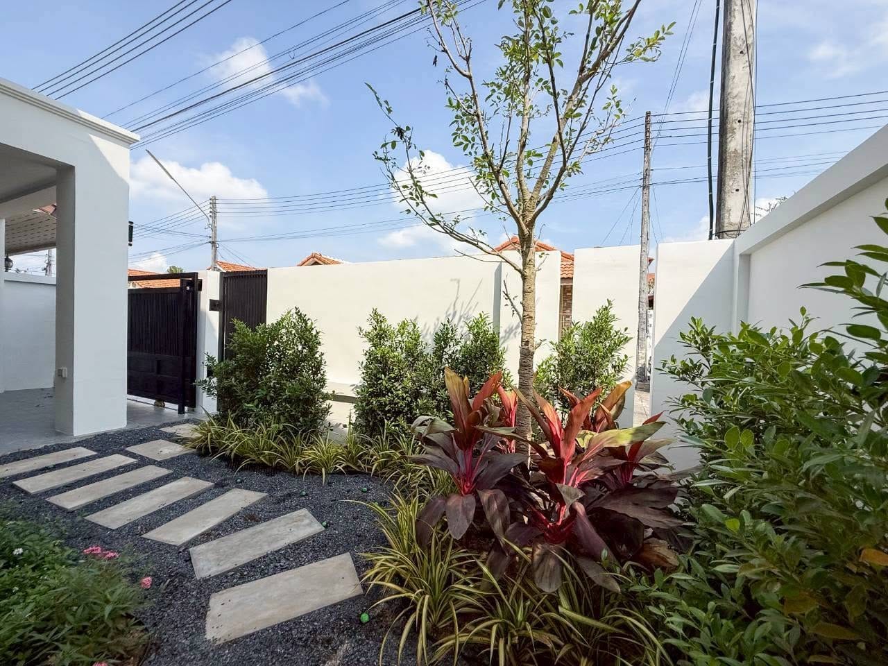 Renovated Three-Bedroom Semi-Detached House — Phuket Villa, Kathu