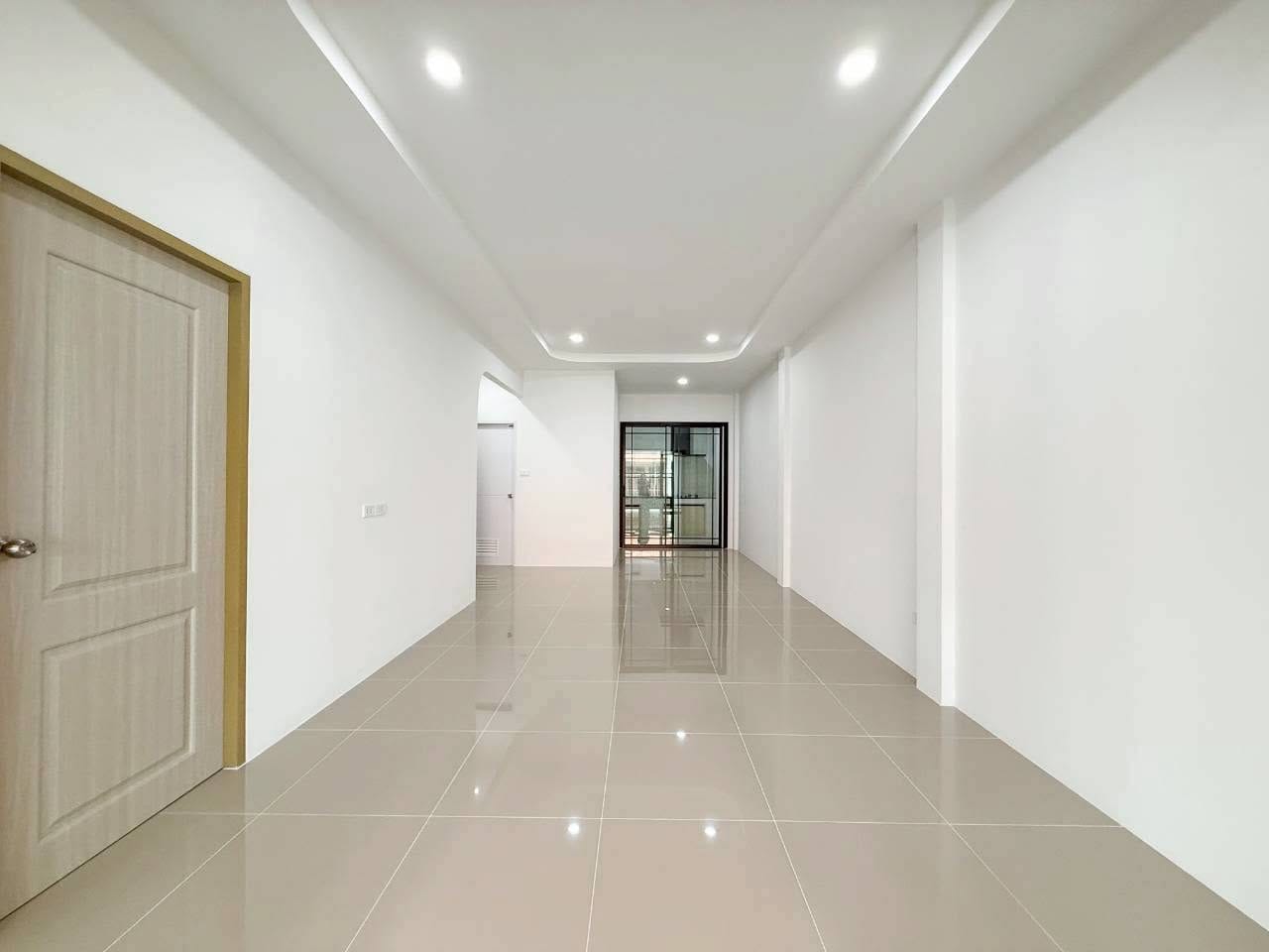 Renovated Three-Bedroom Semi-Detached House — Phuket Villa, Kathu