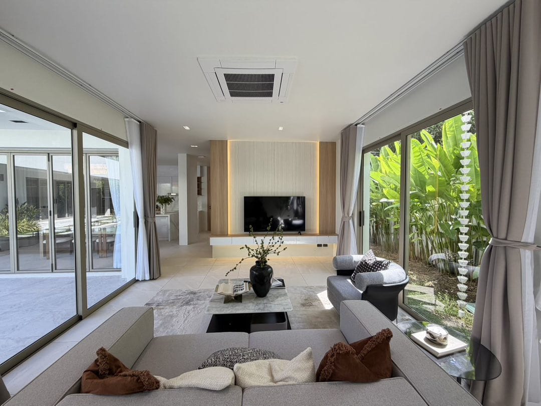 Luxury Private Pool Villa Opposite Loch Palm Golf Club 15