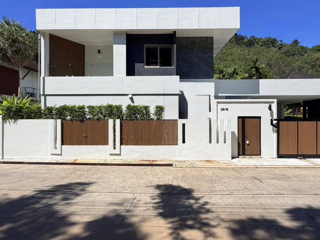 Luxury Private Pool Villa Opposite Loch Palm Golf Club 4