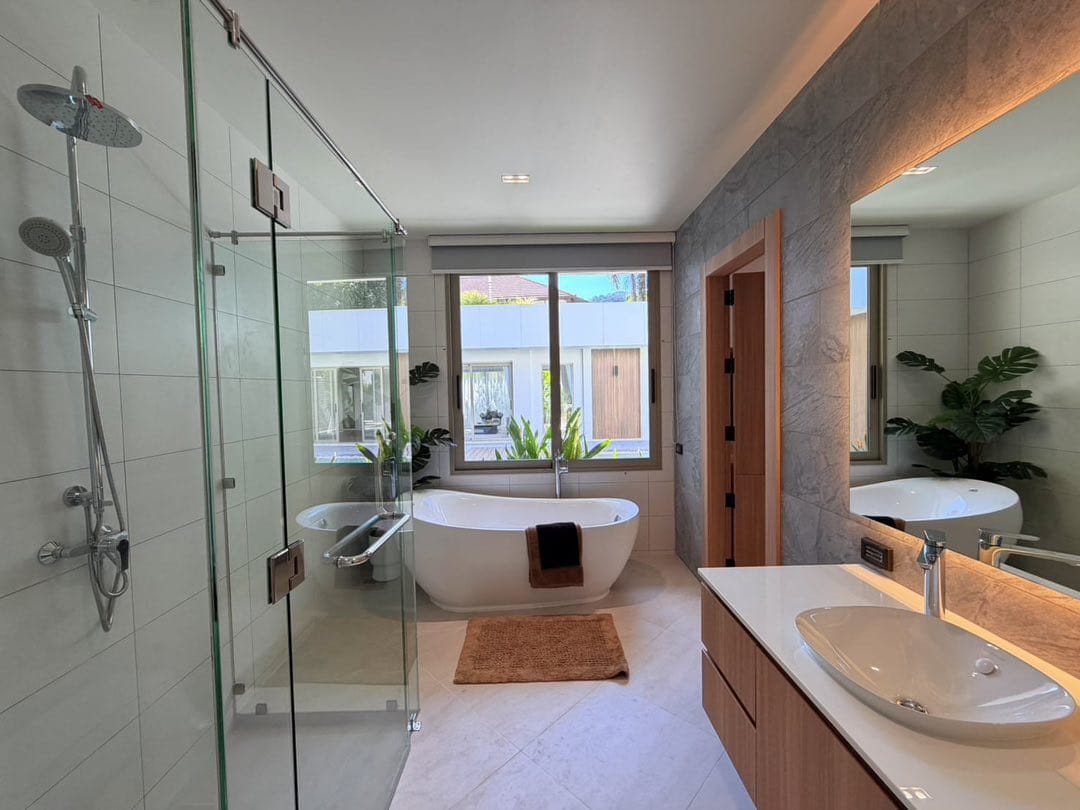 Luxury Private Pool Villa Opposite Loch Palm Golf Club 5