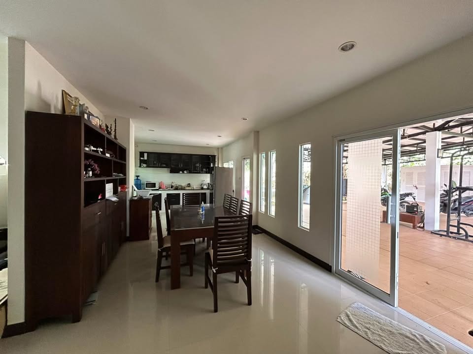4-Bedroom Mountain View Villa for Rent in Kathu 10