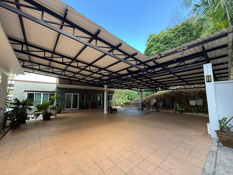 4-Bedroom Mountain View Villa for Rent in Kathu 2