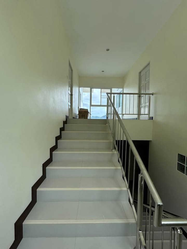 4-Bedroom Mountain View Villa for Rent in Kathu 3
