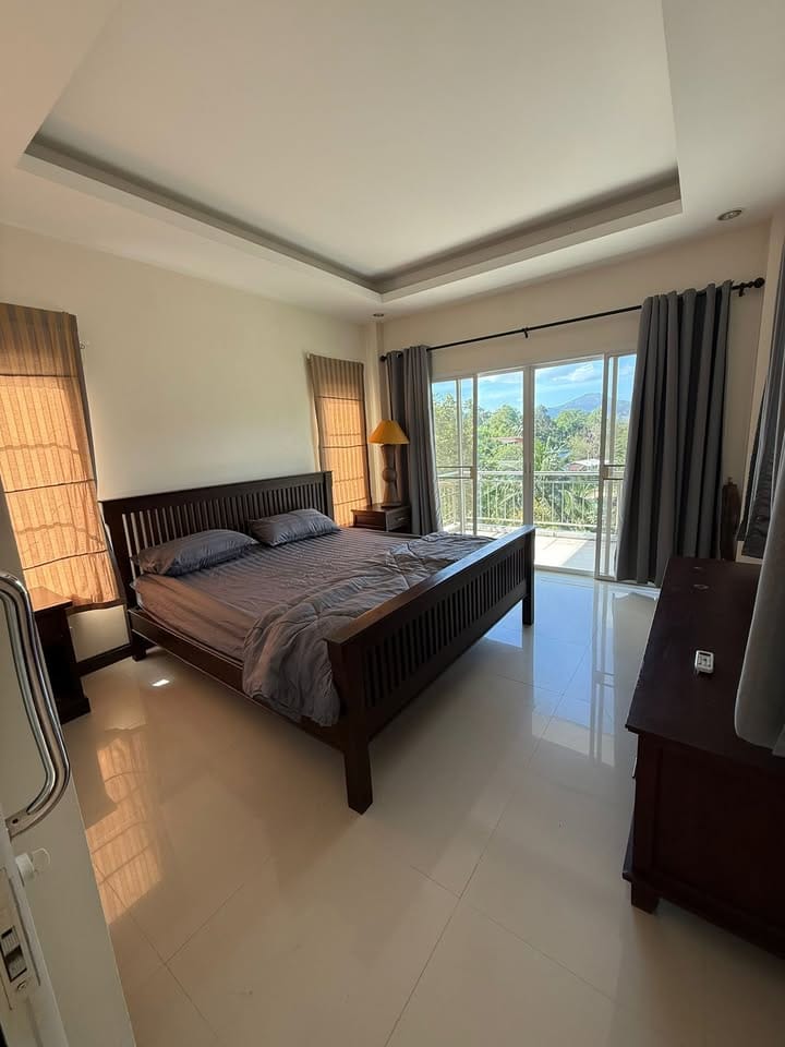 4-Bedroom Mountain View Villa for Rent in Kathu 4
