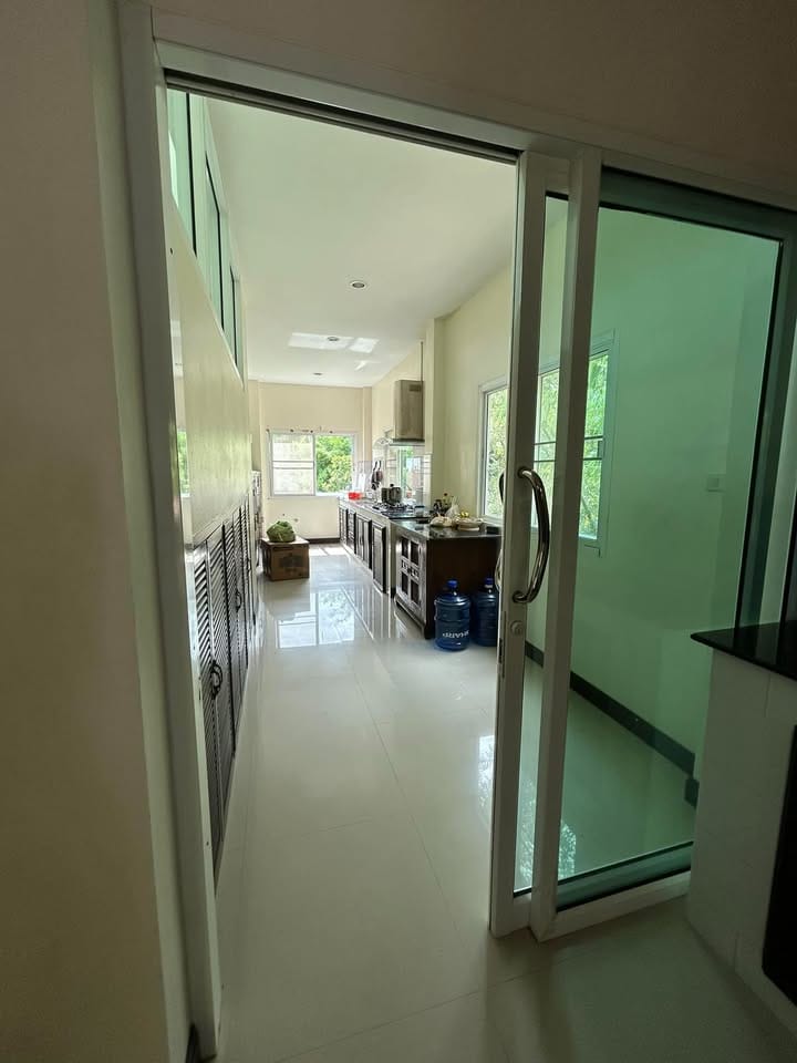 4-Bedroom Mountain View Villa for Rent in Kathu 5