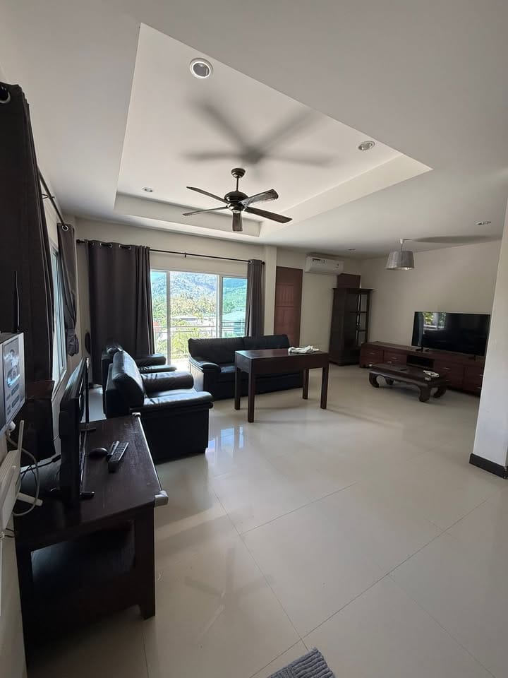 4-Bedroom Mountain View Villa for Rent in Kathu 6