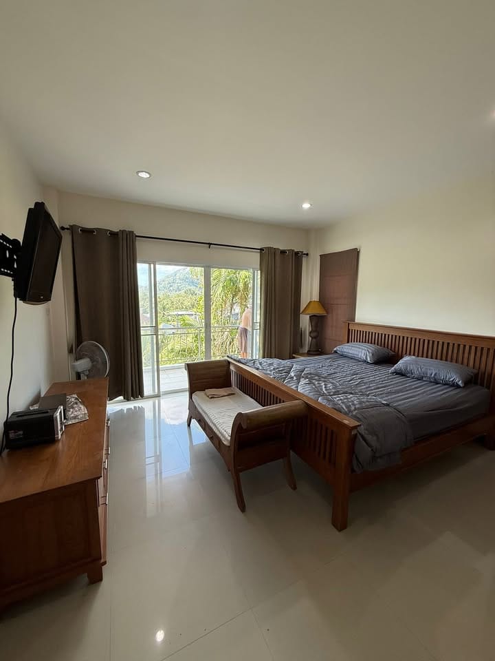 4-Bedroom Mountain View Villa for Rent in Kathu 7
