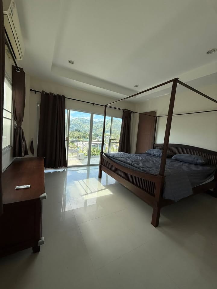 4-Bedroom Mountain View Villa for Rent in Kathu 8
