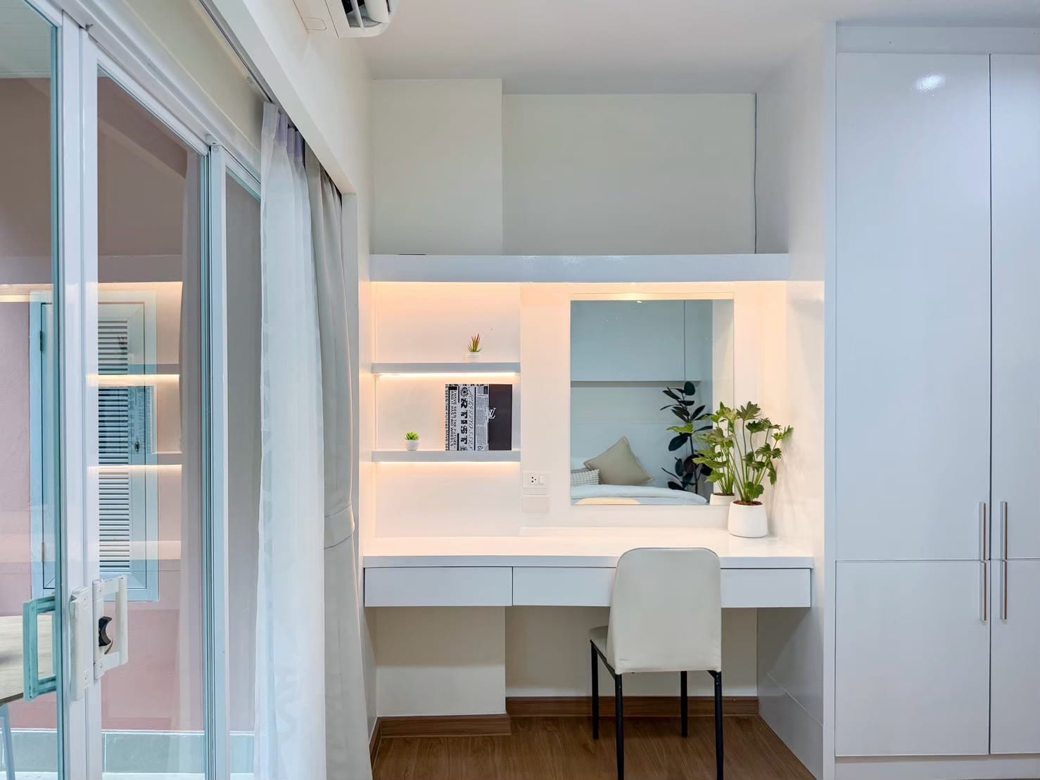 1-Bedroom Condominium for Sale in Kathu, Phuket — interior view