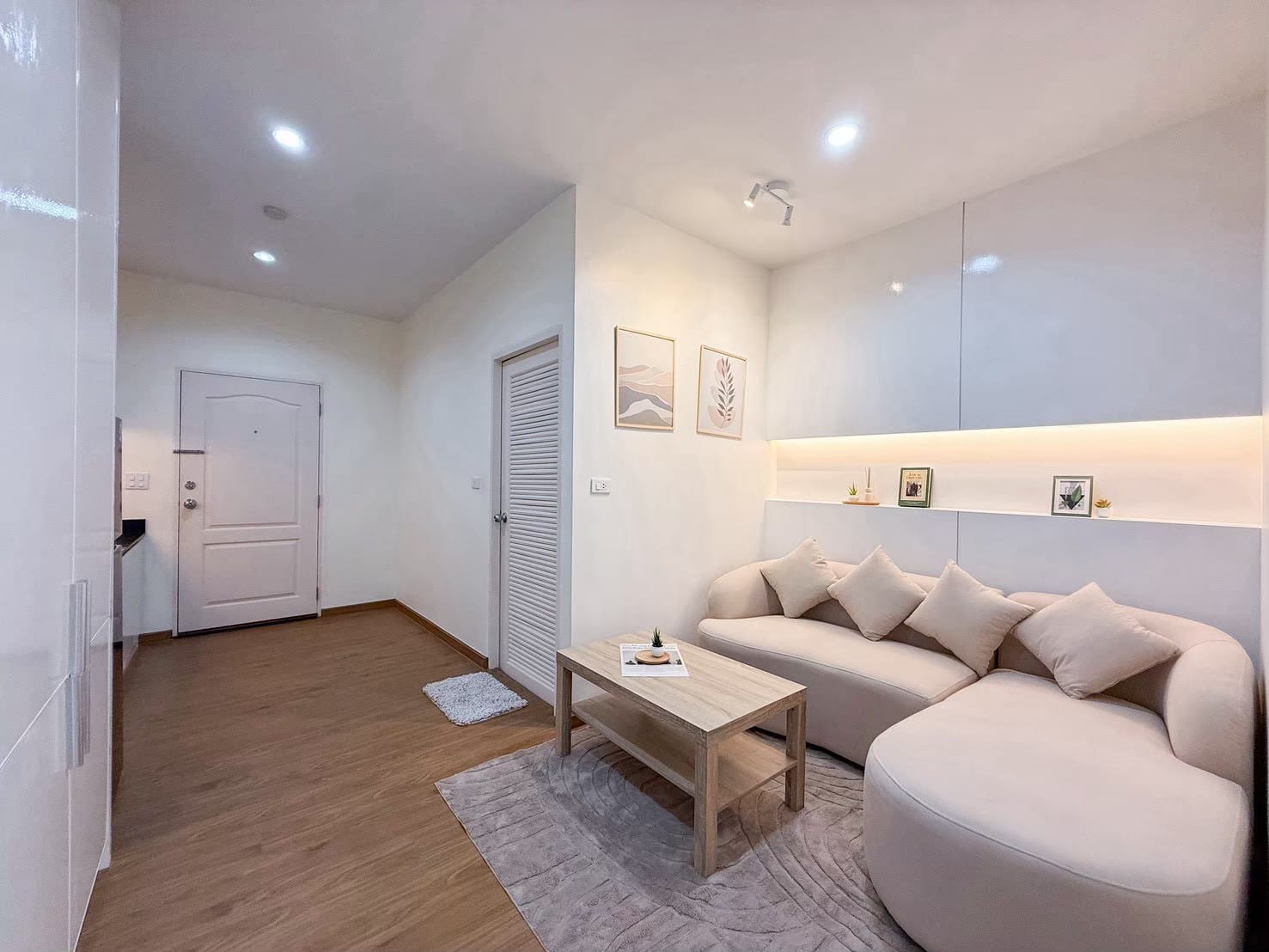 1-Bedroom Condominium for Sale in Kathu, Phuket — interior view