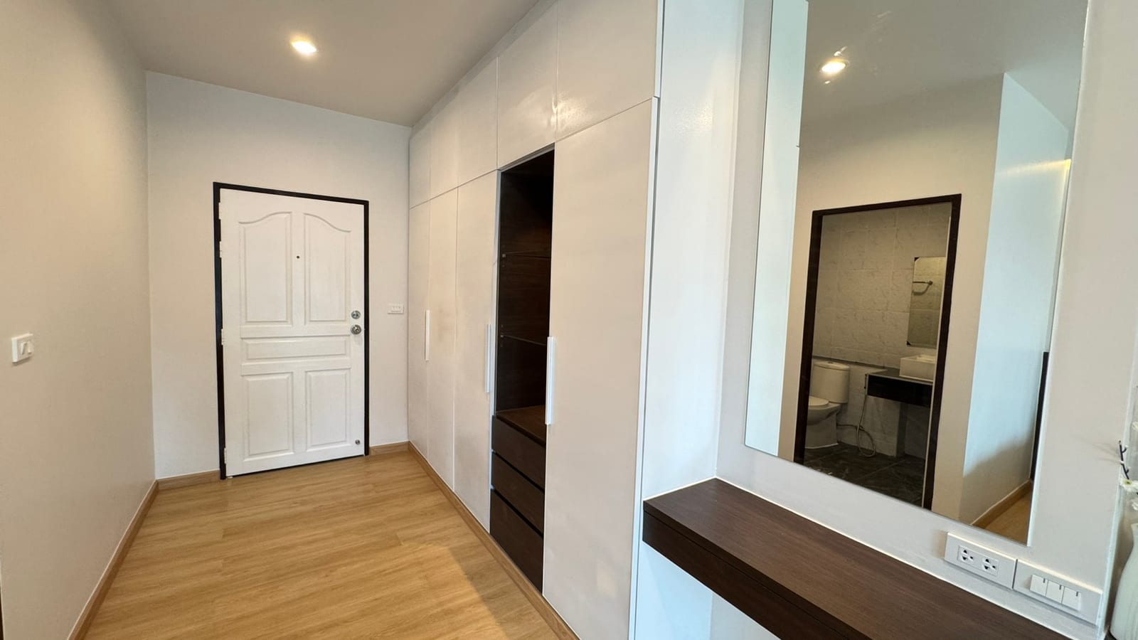1-Bedroom Condominium for Sale in Kathu, Phuket — interior view