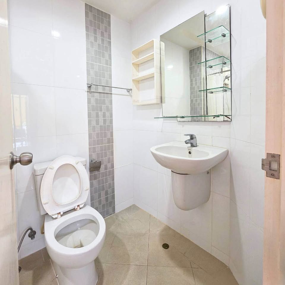 1-Bedroom Condominium for Sale in Kathu, Phuket — interior view