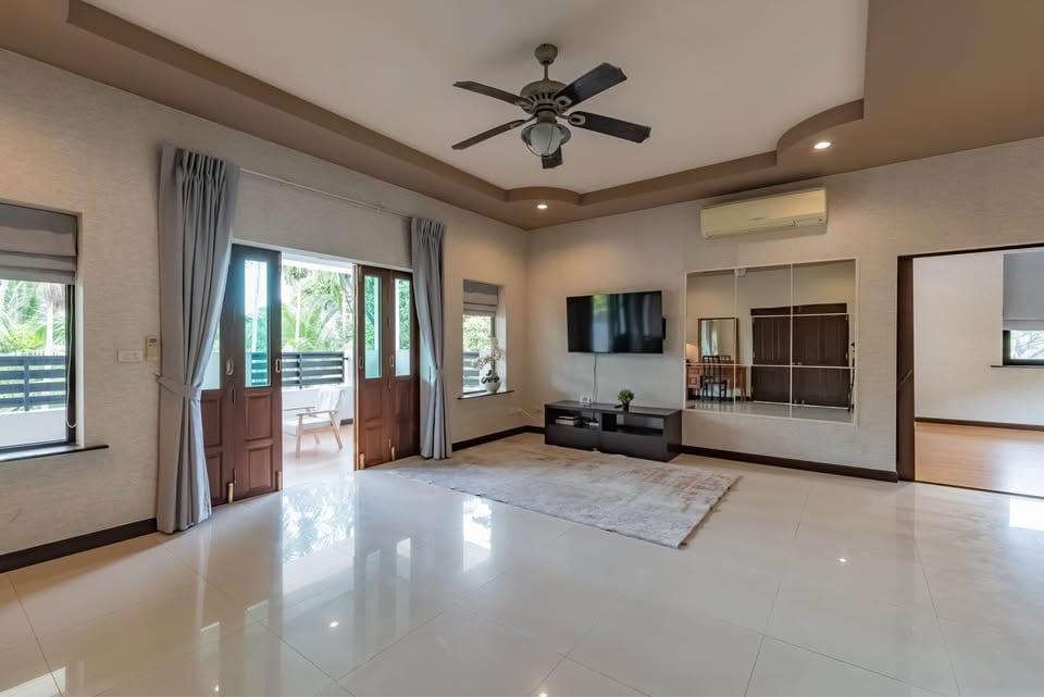 5-Bedroom Private Pool Villa for Rent in Kathu 15