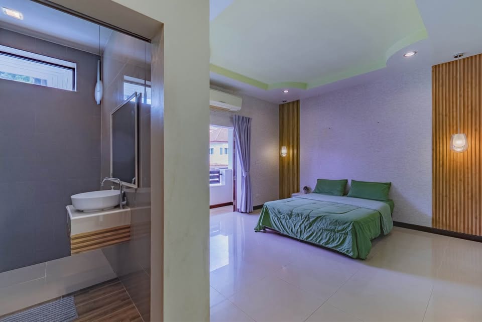 5-Bedroom Private Pool Villa for Rent in Kathu 21