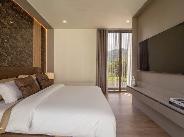 Modern Pool Villas in a Gated Community of 15 — Kathu 15