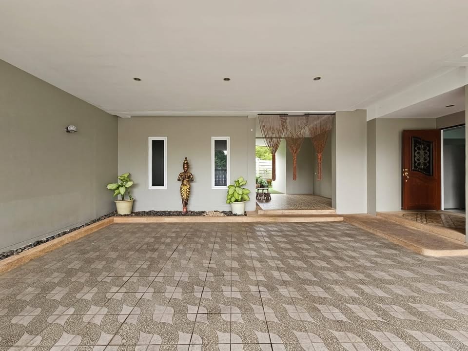 Lakeside Pool Villa — Kathu 4
