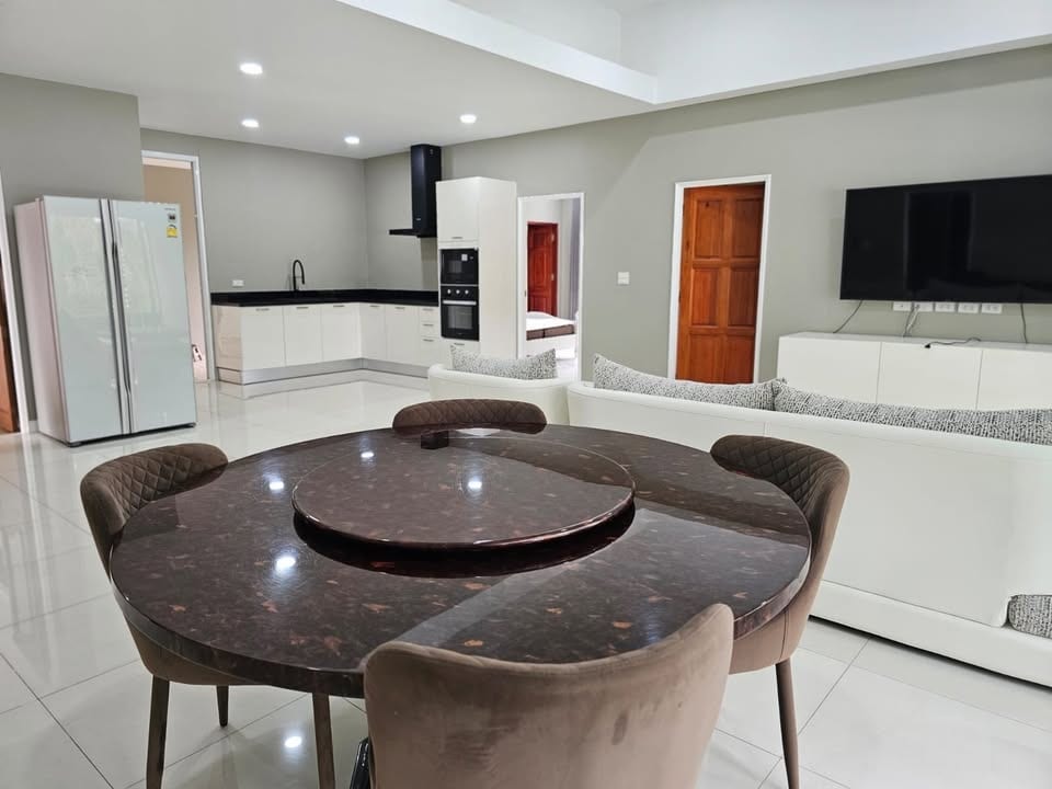 Lakeside Pool Villa — Kathu 6