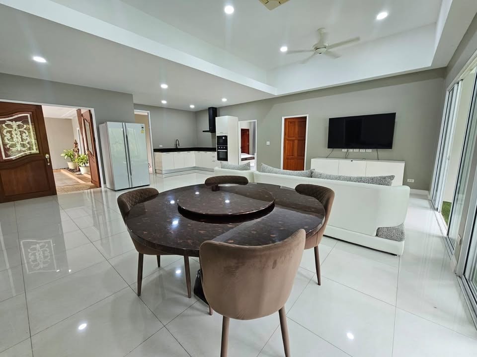 Lakeside Pool Villa — Kathu 9