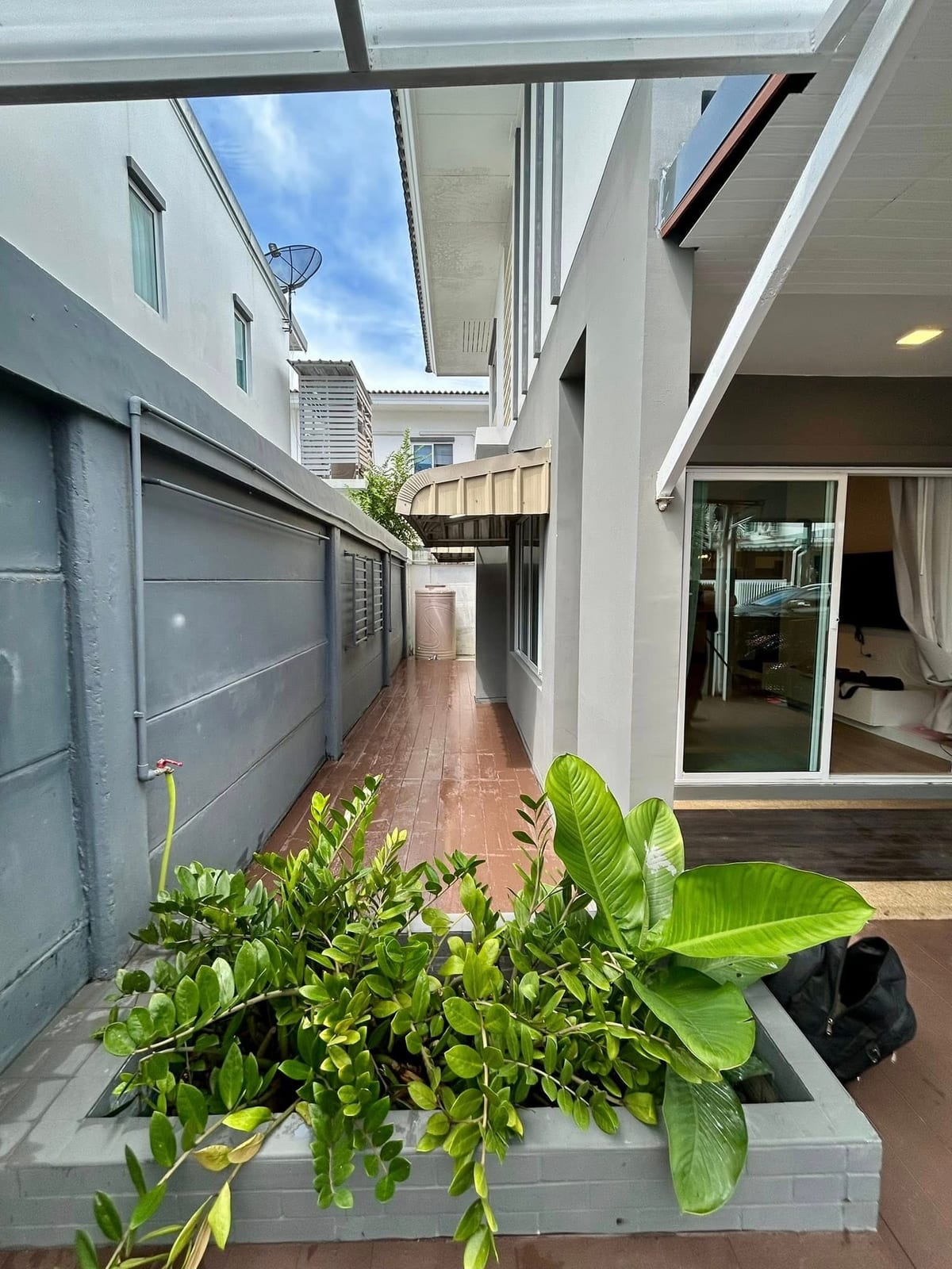 Corner House with Outdoor Terrace — Habitia, Koh Kaew 6